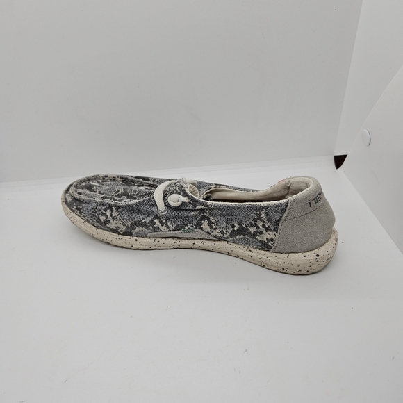 Hey Dude Wendy jungle gray snake print women's 6 or youth 5 - Picture 6 of 9